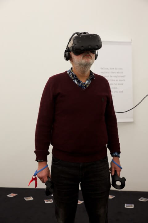 man playing manic vr